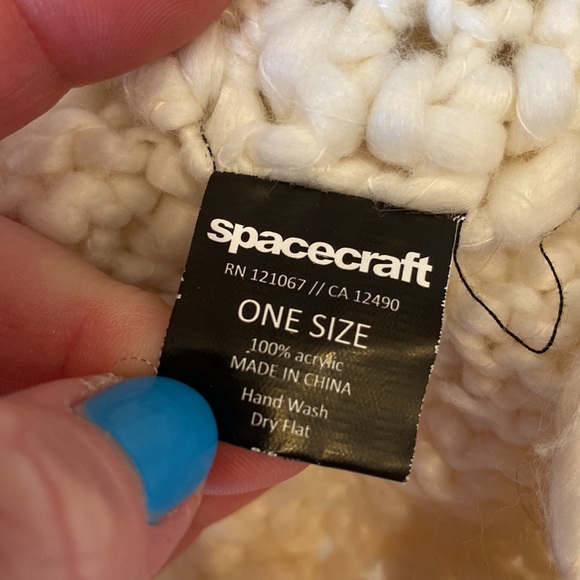 Spacecraft Chunky Cableknit Pom Beanie - Picture 5 of 5